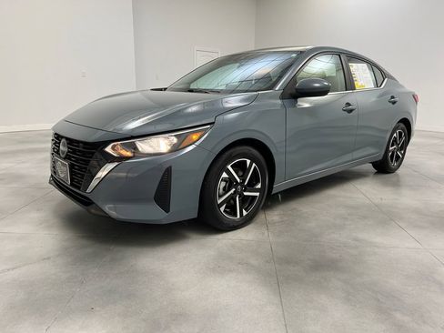 Used 2024 Nissan Sentra SV FWD image 4