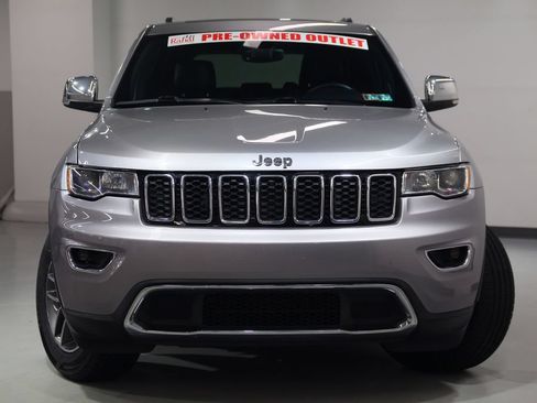 Used 2017 Jeep Grand Cherokee Limited AWD/4WD image 8