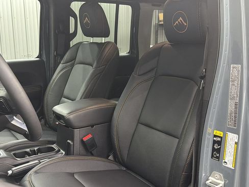 Used 2025 Jeep Wrangler Unlimited Sahara w/ Safety Group AWD/4WD image 31
