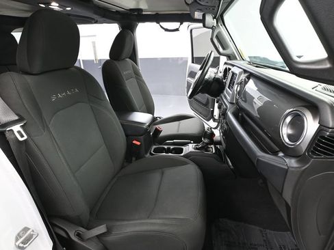 Used 2019 Jeep Wrangler Unlimited Sahara AWD/4WD image 44