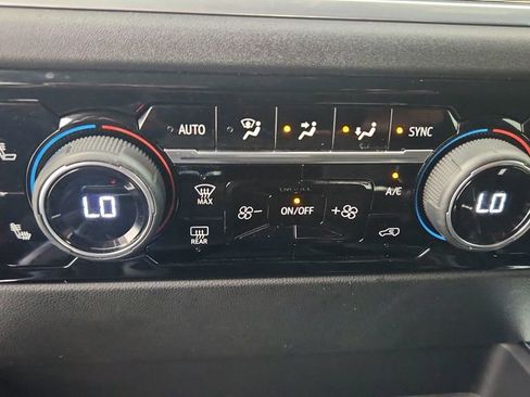 Used 2022 Chevrolet Silverado 1500 LT RWD image 23