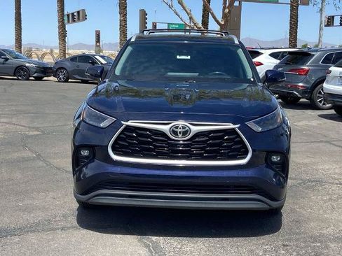 Used 2023 Toyota Highlander XLE FWD image 3