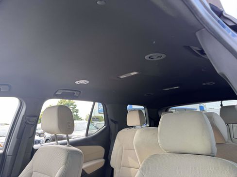 Used 2022 Chevrolet Traverse LS image 20