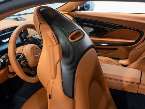 Used 2025 Aston Martin Vanquish image 59