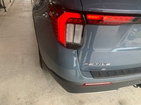 Used 2025 Ford Explorer Active w/ Active Comfort Package AWD/4WD image 3