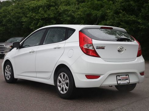 Used 2012 Hyundai Accent GS FWD image 3