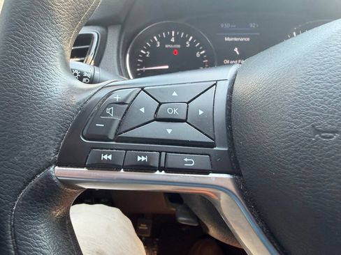 Used 2020 Nissan Rogue S FWD image 16