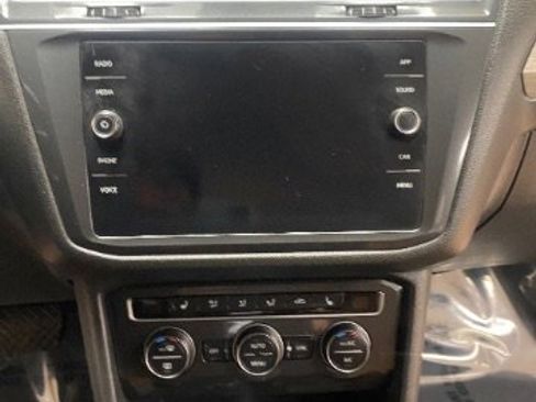 Used 2018 Volkswagen Tiguan SE image 20