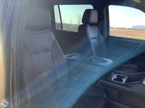 Used 2023 Chevrolet Suburban Premier AWD/4WD image 23