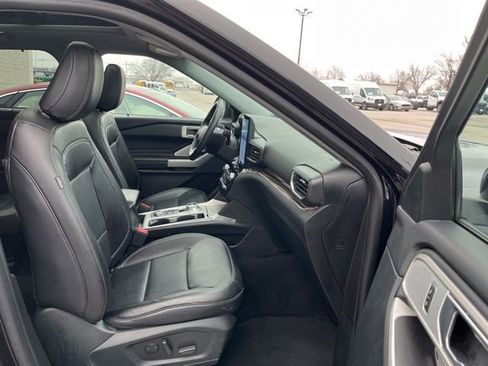 Used 2023 Ford Explorer Limited w/ Limited Technology Package image 25