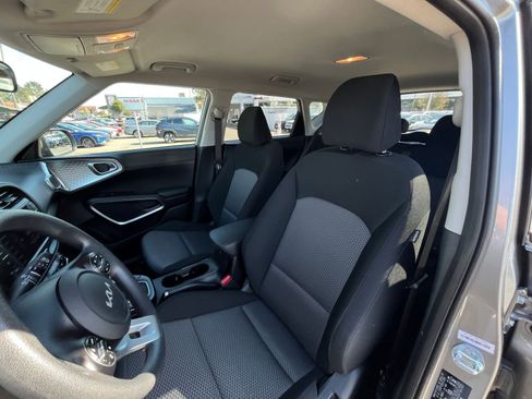 Used 2025 Kia Soul LX w/ LX Technology Package image 27