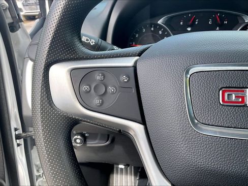 Used 2024 GMC Terrain SLE image 17