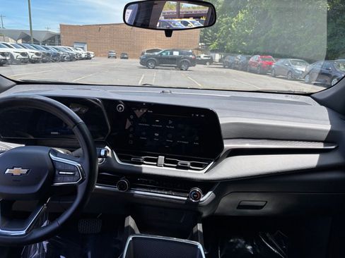 Used 2025 Chevrolet Equinox LT FWD image 33