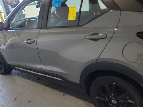 Used 2023 Nissan Kicks SR w/ SR Premium Package FWD image 12