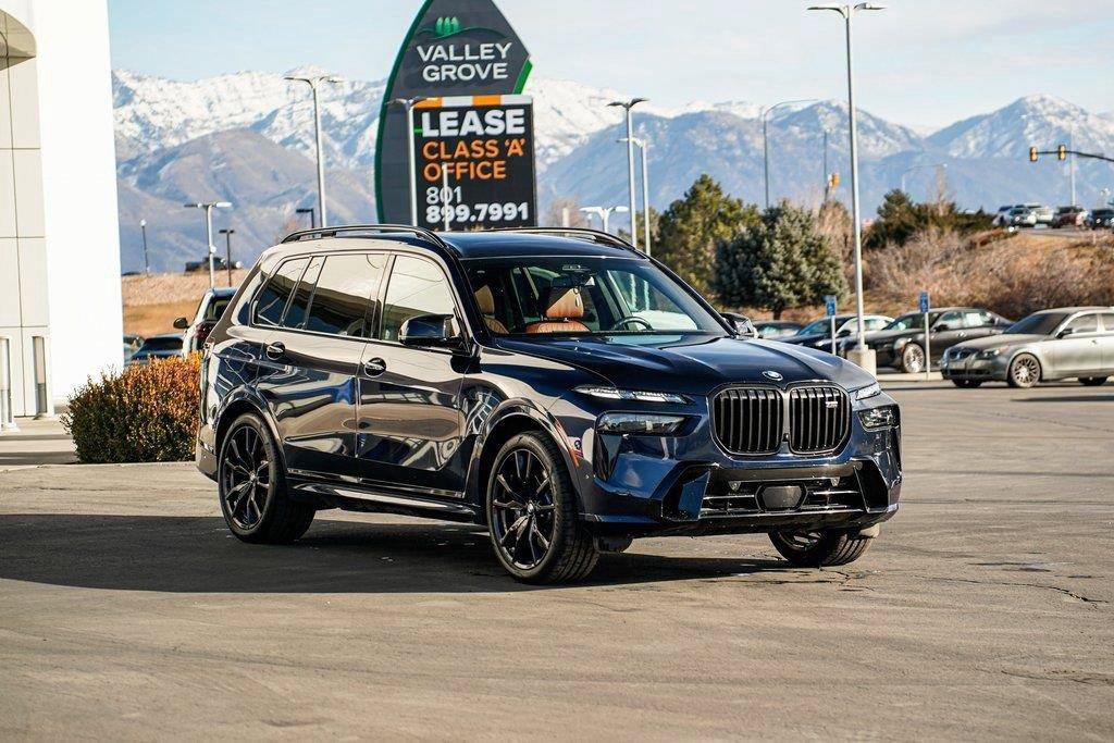 Used 2025 BMW X7 M60i AWD/4WD image 3