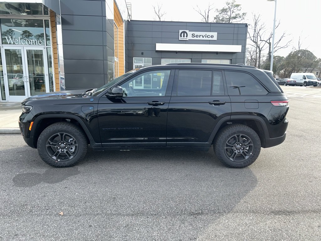 New 2024 Jeep Grand Cherokee Trailhawk w/ Advanced Protech Group II AWD/4WD image 3