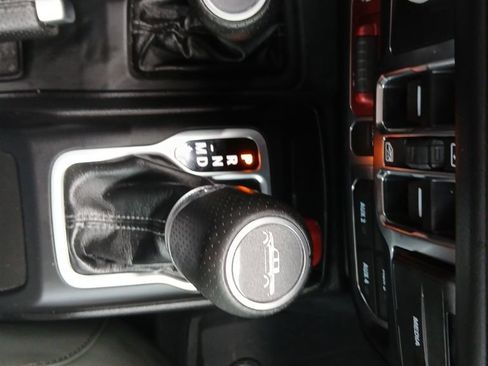 Used 2025 Jeep Gladiator Mojave w/ Convenience Group AWD/4WD image 22