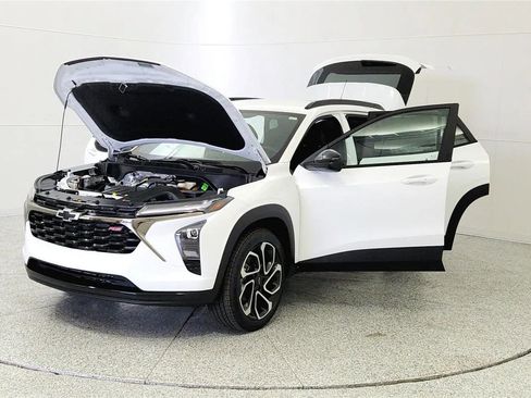 New 2026 Chevrolet Trax RS w/ Driver Confidence Package FWD image 10