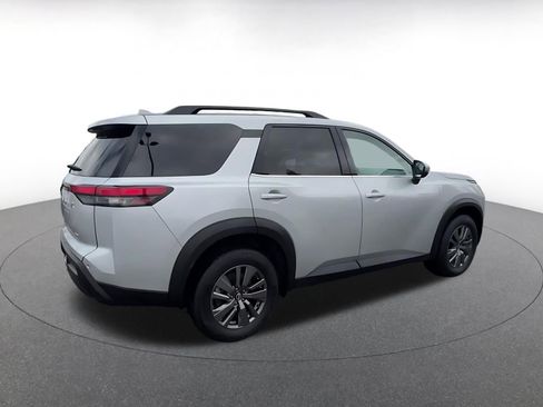 Used 2025 Nissan Pathfinder SV AWD/4WD image 15