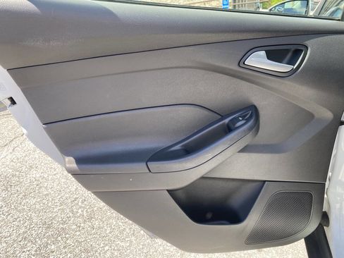 Used 2017 Ford Focus SE FWD image 13