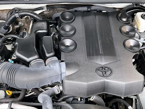 Used 2024 Toyota 4Runner SR5 RWD image 33