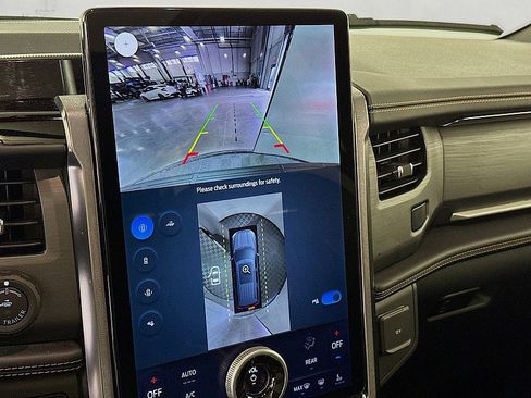 Used 2024 Ford Expedition Max Platinum image 17