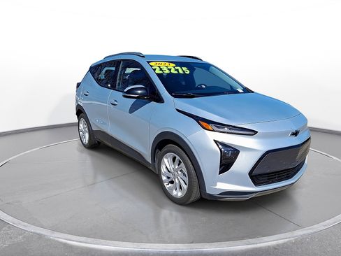 Used 2023 Chevrolet Bolt EUV LT image 2