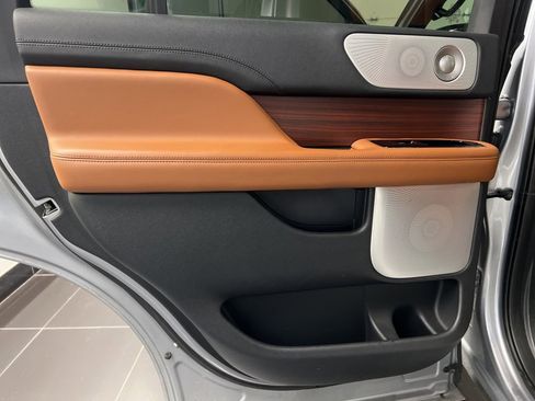 Used 2020 Lincoln Navigator Reserve w/ Luxury Package image 35