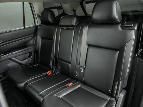 Used 2019 Volkswagen Atlas SE w/ Towing Package FWD image 16