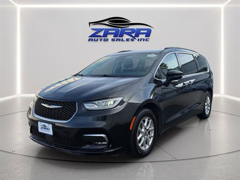 Used 2022 Chrysler Pacifica Touring-L FWD image 3
