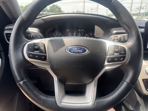 Used 2023 Ford Explorer XLT w/ Equipment Group 202A AWD/4WD image 18