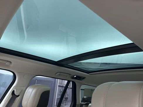 Used 2020 Land Rover Range Rover HSE image 10