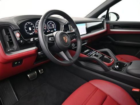 Certified 2026 Porsche Cayenne S AWD/4WD image 4
