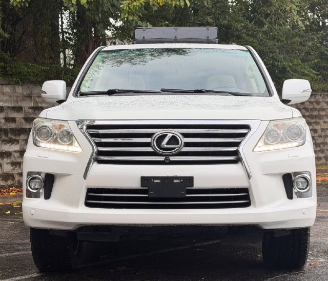 Used 2015 Lexus LX 570 4WD w/ Luxury Package image 14