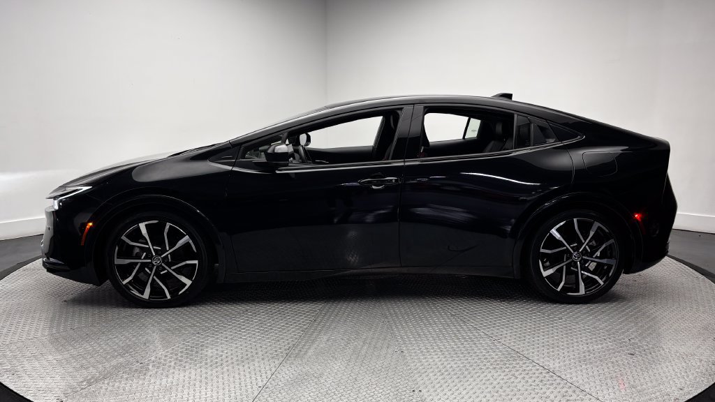 Used 2023 Toyota Prius Prime FWD image 4