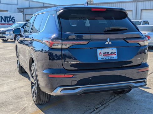 New 2026 Mitsubishi Outlander SE FWD image 3