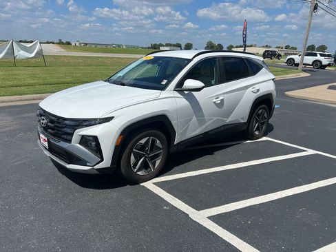 Used 2025 Hyundai Tucson SEL FWD image 3