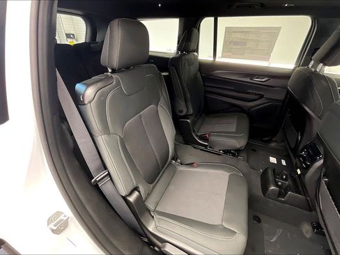 New 2026 Jeep Grand Cherokee L 4WD image 10