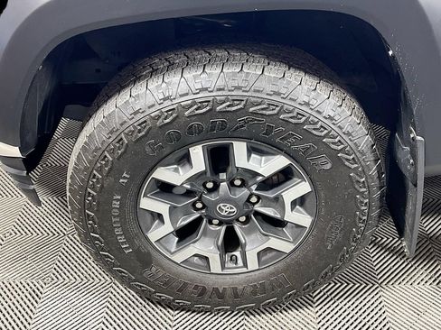 Certified 2023 Toyota Tacoma TRD Off-Road w/ Technology Package AWD/4WD image 27