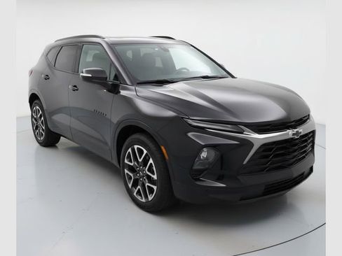 Used 2025 Chevrolet Blazer RS image 2