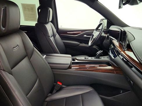 Used 2024 Cadillac Escalade ESV Luxury RWD image 24