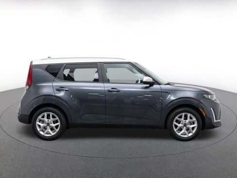 Used 2025 Kia Soul LX w/ LX Technology Package FWD image 10