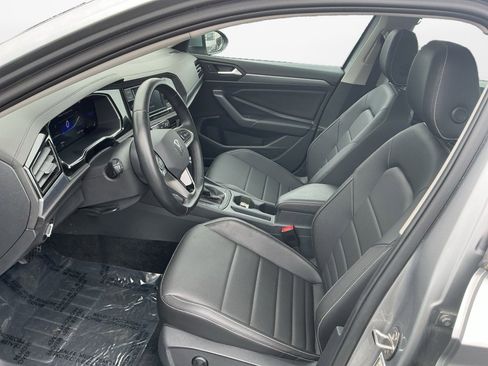 Certified 2023 Volkswagen Jetta SE w/ Panoramic Sunroof Package image 11