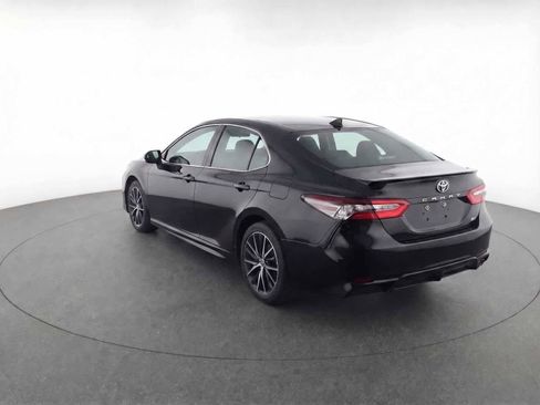 Used 2024 Toyota Camry SE image 4