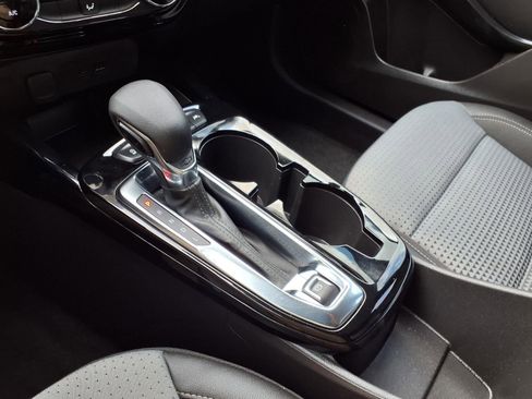 Used 2025 Chevrolet Trax LT FWD image 21