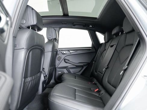 Certified 2025 Porsche Macan image 26