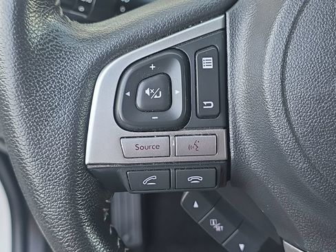 Used 2018 Subaru Forester 2.5i Touring AWD/4WD image 17
