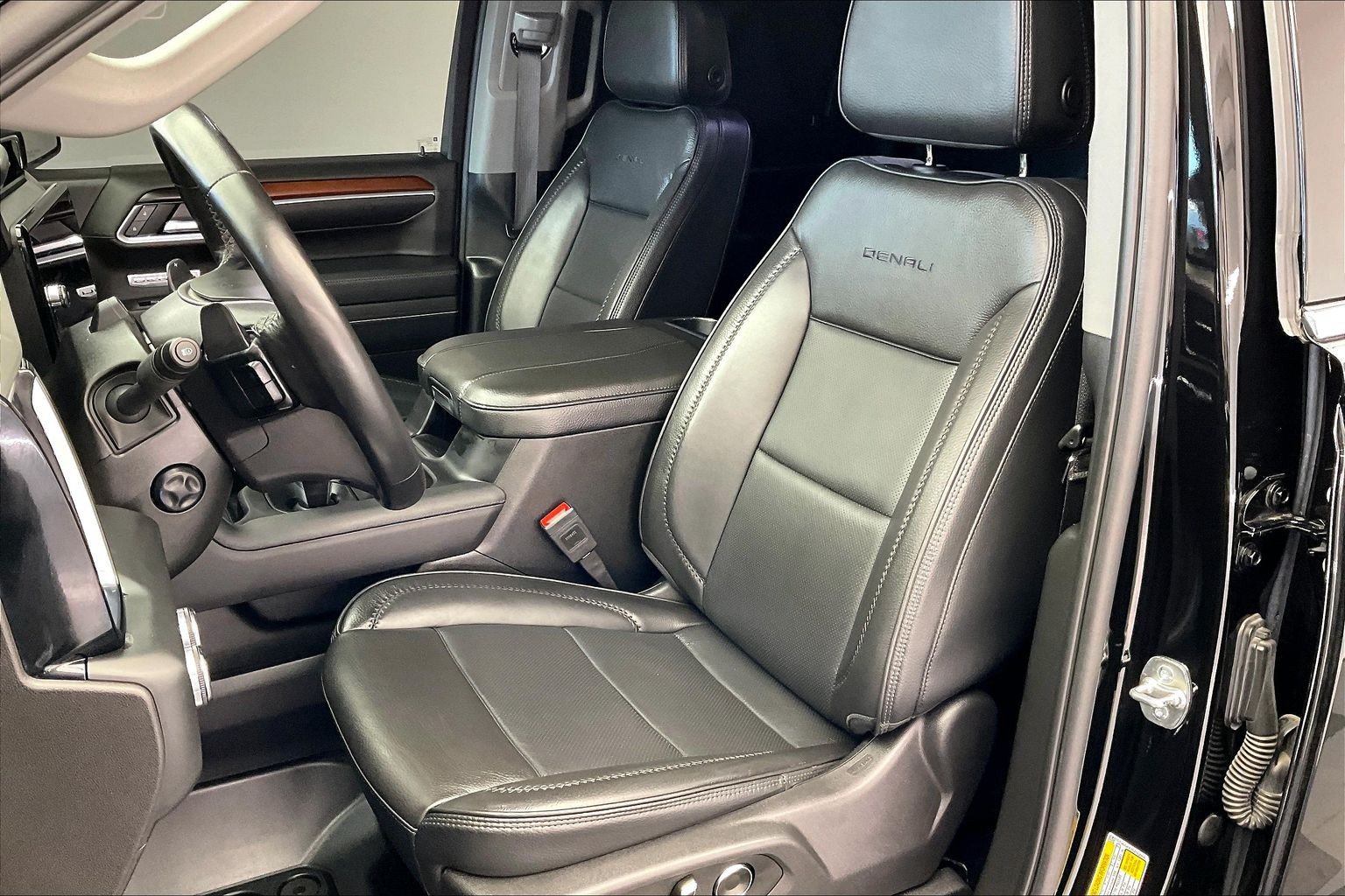 Used 2025 GMC Sierra 1500 Denali AWD/4WD image 17