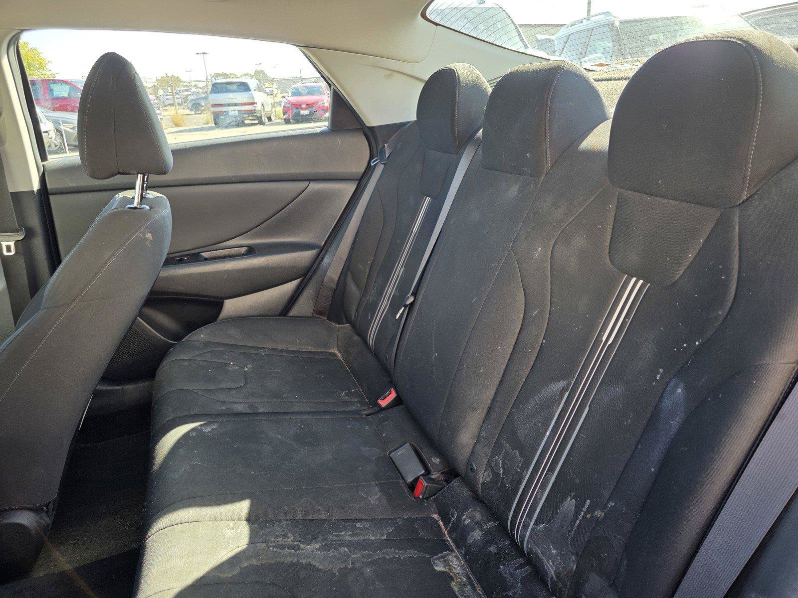 Used 2022 Hyundai Elantra SEL w/ Convenience Package FWD image 8