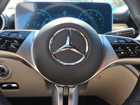 Used 2026 Mercedes-Benz C 300 Sedan image 32